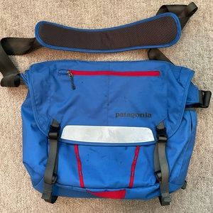 Blue Patagonia messenger bag in good condition